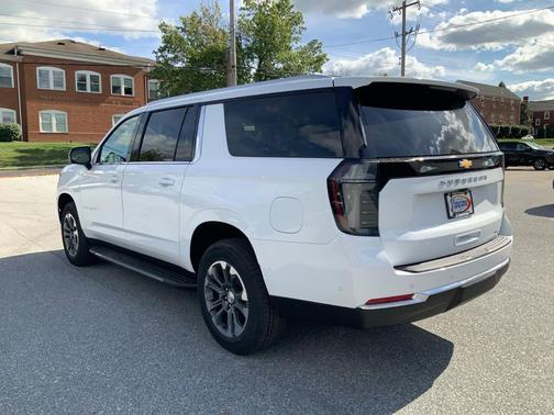 2026 Chevrolet Suburban LT