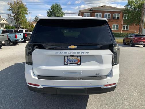 2026 Chevrolet Suburban LT