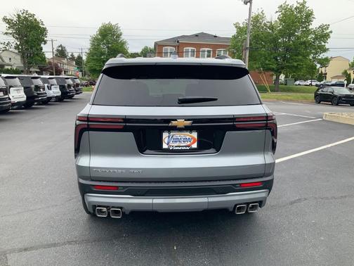 Sterling Gray Metallic 2026 Chevrolet Traverse LT