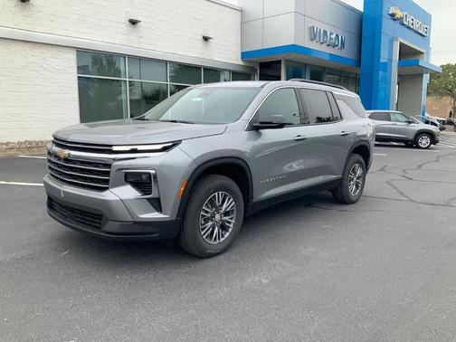 Sterling Gray Metallic 2026 Chevrolet Traverse LT