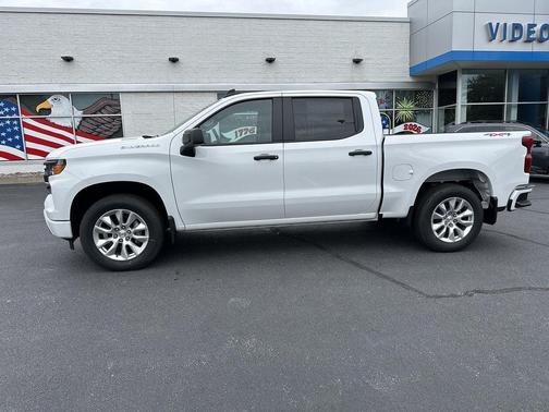 Summit White 2026 Chevrolet Silverado 1500 Custom