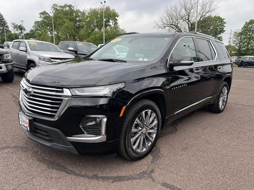 Mosaic Black Metallic 2023 Chevrolet Traverse Premier