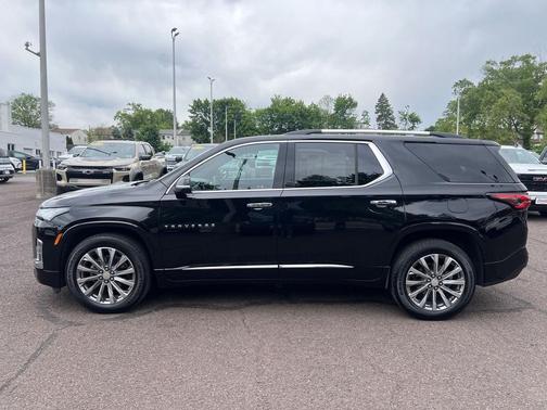 Mosaic Black Metallic 2023 Chevrolet Traverse Premier