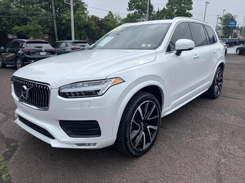 2022 Volvo XC90 T6 Momentum