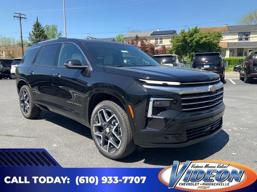 Mosaic Black Metallic 2026 Chevrolet Traverse High Country
