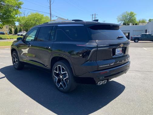Mosaic Black Metallic 2026 Chevrolet Traverse High Country
