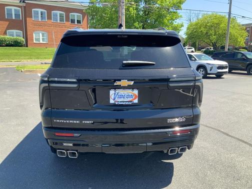Mosaic Black Metallic 2026 Chevrolet Traverse High Country