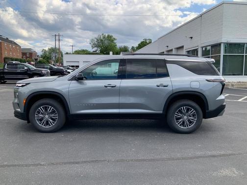 Sterling Gray Metallic 2026 Chevrolet Traverse LT