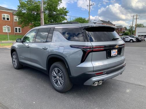 Sterling Gray Metallic 2026 Chevrolet Traverse LT