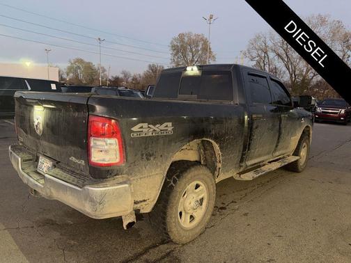 2022 RAM 2500 Tradesman Crew Cab 4x4 6'4' Box