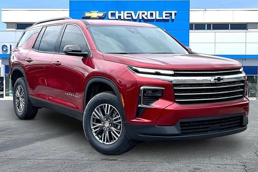 Radiant Red Tintcoat 2026 Chevrolet Traverse LT