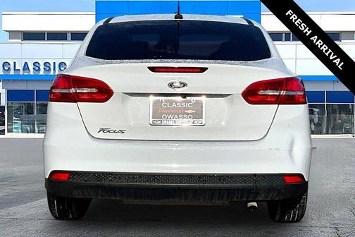 OXFORD WHITE 2018 Ford Focus SE