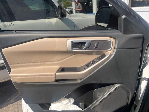 OXFORD WHITE 2023 Ford Explorer XLT