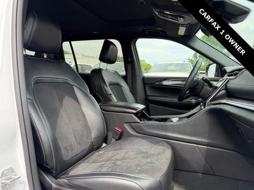 Bright White Clearcoat 2022 Jeep Grand Cherokee L Altitude