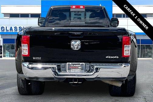 Diamond Black Crystal Pearlcoat 2024 RAM 3500 Tradesman Crew Cab 4x4 8' Box