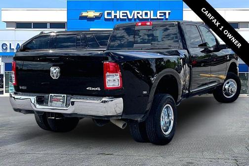 Diamond Black Crystal Pearlcoat 2024 RAM 3500 Tradesman Crew Cab 4x4 8' Box