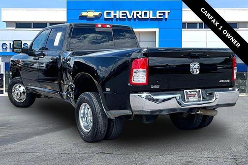 Diamond Black Crystal Pearlcoat 2024 RAM 3500 Tradesman Crew Cab 4x4 8' Box