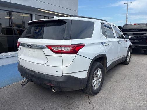 Summit White 2019 Chevrolet Traverse LT Cloth