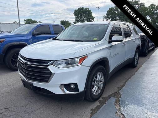 Summit White 2019 Chevrolet Traverse LT Cloth