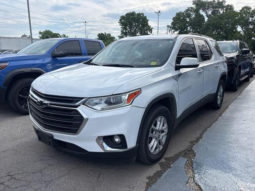 Summit White 2019 Chevrolet Traverse LT Cloth