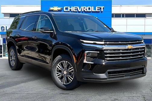 Mosaic Black Metallic 2026 Chevrolet Traverse LT