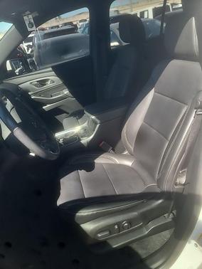 Summit White 2022 Chevrolet Traverse LT Leather
