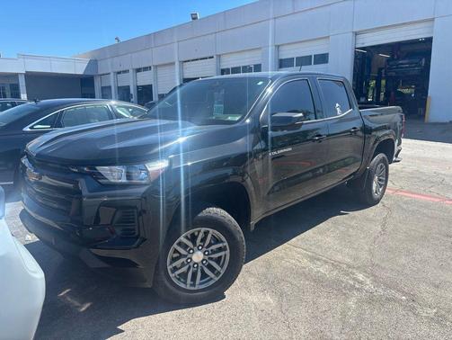 Black 2024 Chevrolet Colorado LT