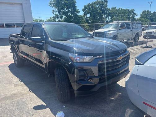Black 2024 Chevrolet Colorado LT