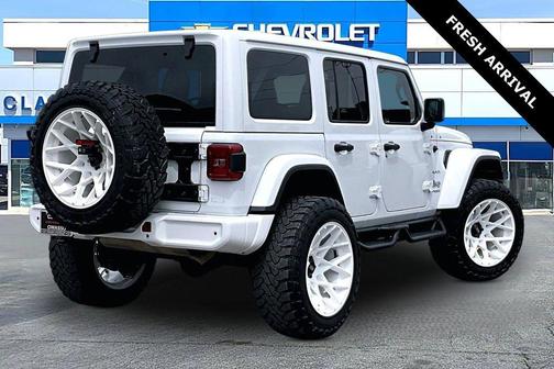 Bright White Clearcoat 2018 Jeep Wrangler Unlimited Sahara