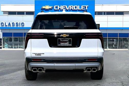 Summit White 2026 Chevrolet Traverse LT