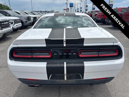Ivory White Tri-Coat Pearl 2016 Dodge Challenger SXT