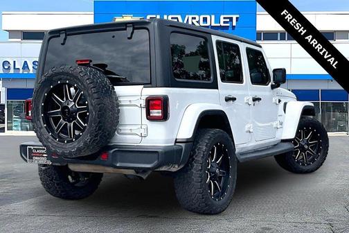 Bright White Clearcoat 2019 Jeep Wrangler Unlimited Sahara