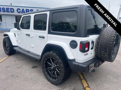 Bright White Clearcoat 2019 Jeep Wrangler Unlimited Sahara