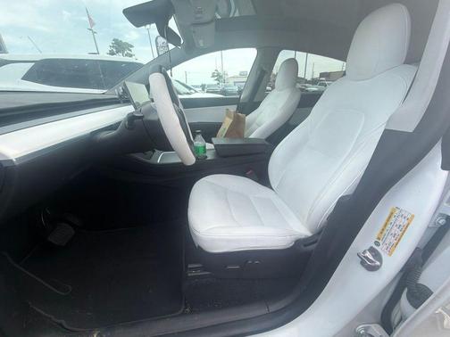 Pearl White Multi-Coat 2022 Tesla Model Y Long Range Dual Motor All-Wheel Drive