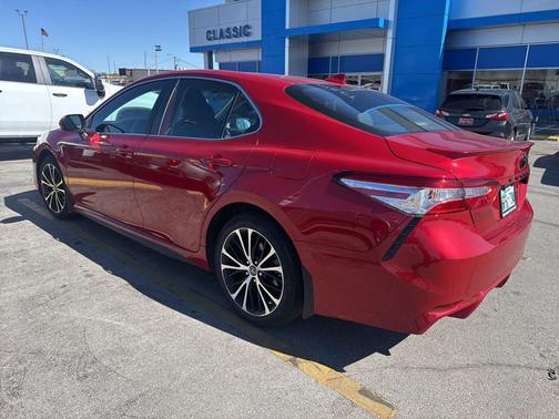 2020 Toyota Camry SE