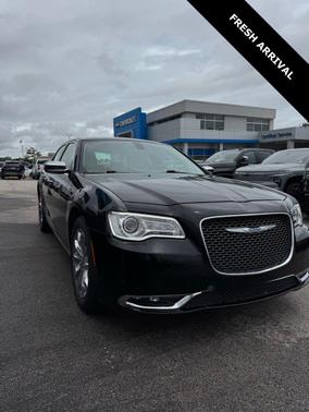 Gloss Black 2018 Chrysler 300 Limited