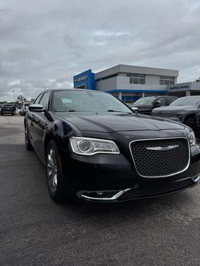 Gloss Black 2018 Chrysler 300 Limited