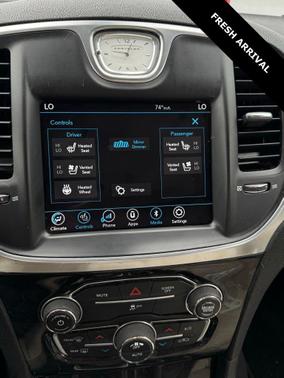 Gloss Black 2018 Chrysler 300 Limited
