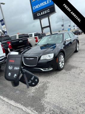 Gloss Black 2018 Chrysler 300 Limited