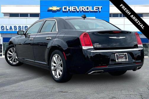 Gloss Black 2018 Chrysler 300 Limited