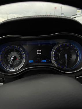 Gloss Black 2018 Chrysler 300 Limited