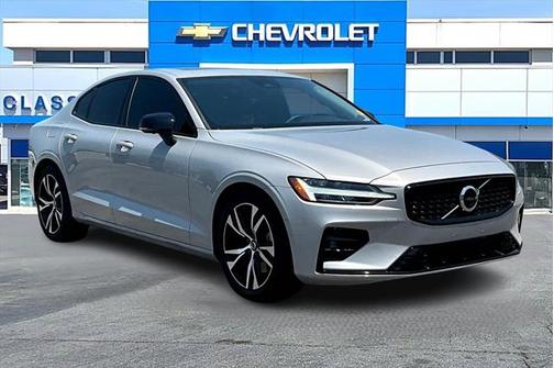 2024 Volvo S60 B5 Plus Dark Theme