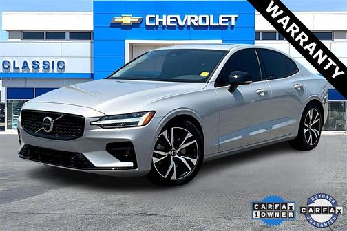 2024 Volvo S60 B5 Plus Dark Theme