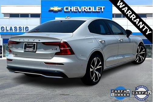 2024 Volvo S60 B5 Plus Dark Theme