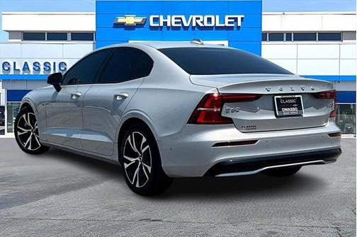 2024 Volvo S60 B5 Plus Dark Theme