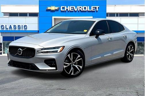 2024 Volvo S60 B5 Plus Dark Theme
