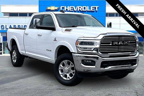 Bright White Clearcoat 2022 RAM 2500 Laramie Crew Cab 4x4 6'4' Box