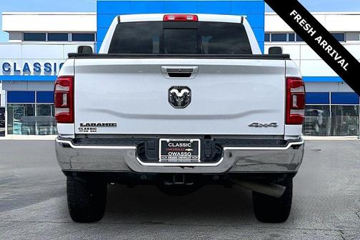 Bright White Clearcoat 2022 RAM 2500 Laramie Crew Cab 4x4 6'4' Box
