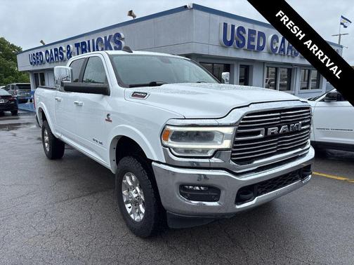 Bright White Clearcoat 2022 RAM 2500 Laramie Crew Cab 4x4 6'4' Box