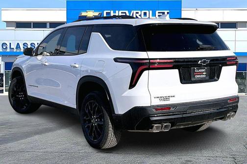 Summit White 2026 Chevrolet Traverse LT